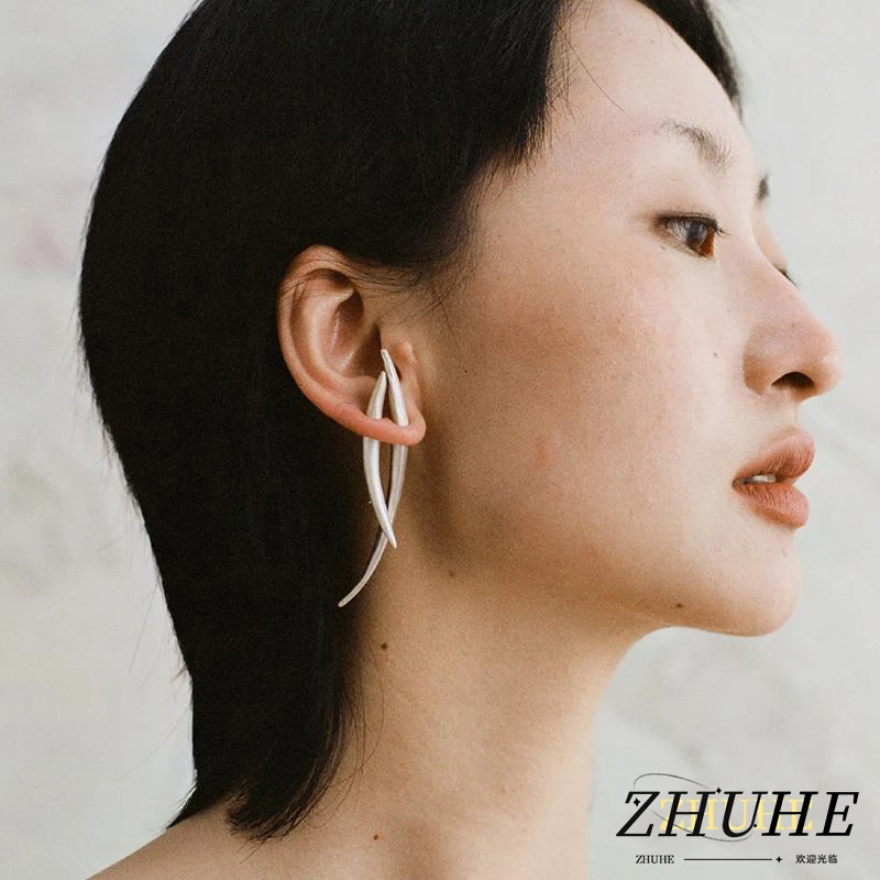 

2024 New Folded Curved Sprout Earrings Vintage Style Men's And Women's Jewelry Party Gifts