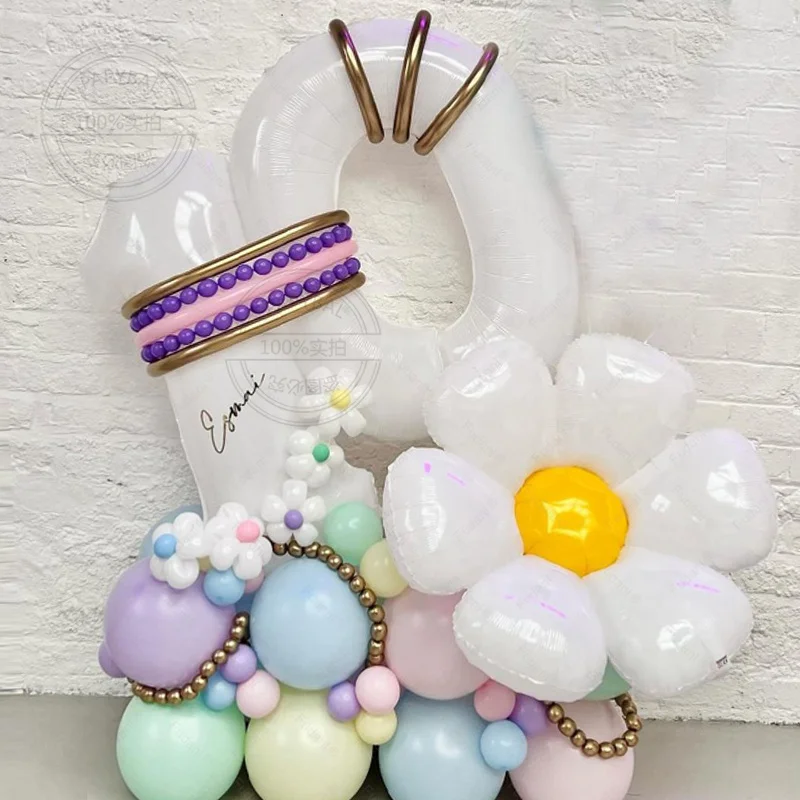 

Набор латексных шаров с белыми маргаритками, набор из 57 цветных шаров из фольги с белыми цифрами для свадьбы, юбилея, дня рождения