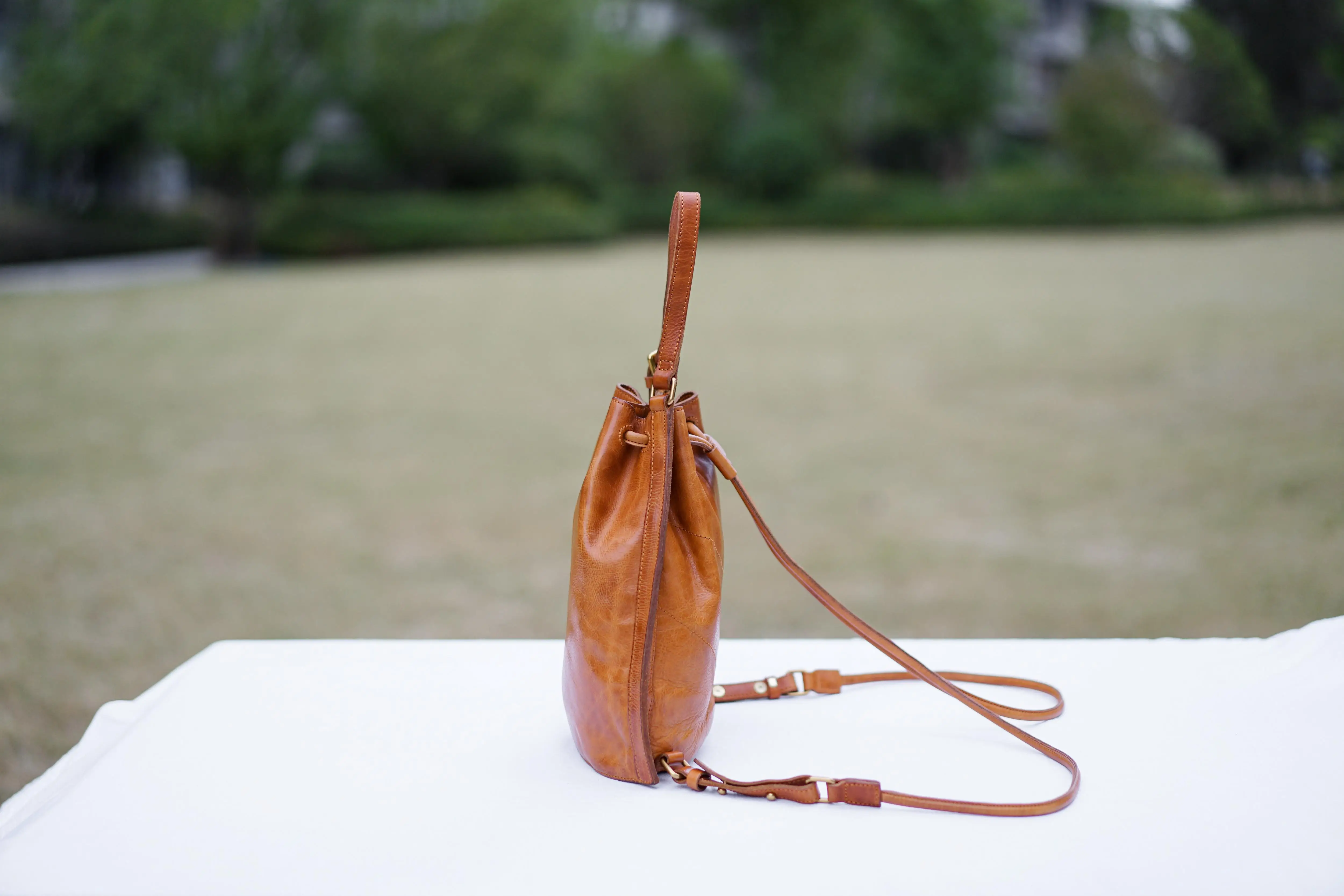 Vintage-Organizer Designer handgefertigte Damenrucksäcke aus echtem Leder Outdoor-Reisen Luxus-Damenrucksack aus echtem Rindsleder – Detail 9