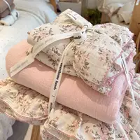 Parure de lit 4 pièces style princesse à volants, motif floral vintage en mousseline de coton, pour filles et enfants, comprenant housse de couette, drap plat et taies d'oreiller 2