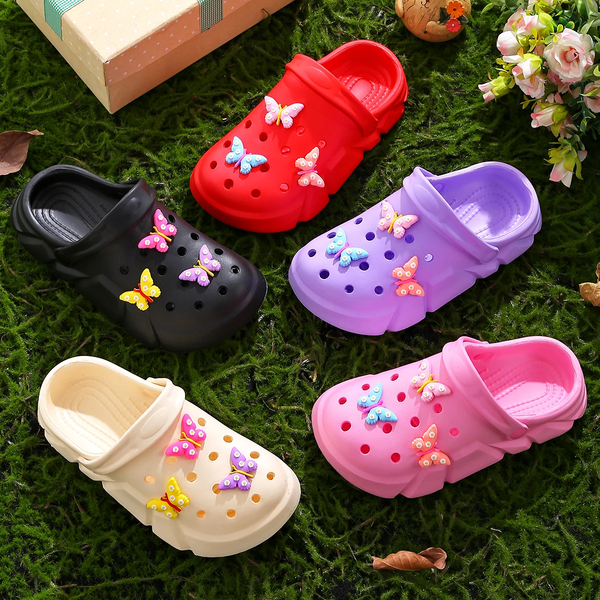 Casual Breathable Clogs With Cute Cartoon Charms For Girls Slip-on Beach Slide Anti Slip Garden Clog Shoes For Beaches kids slippers