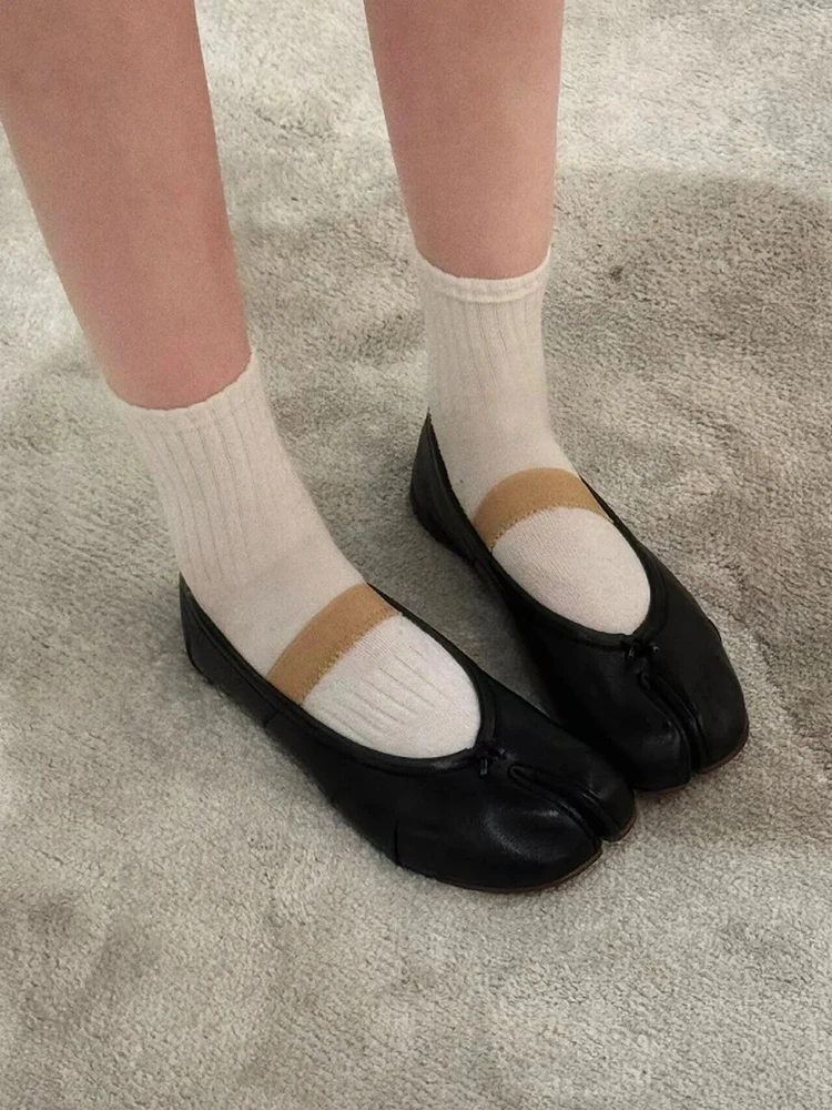 2024 New Retro Pig Feet Split Toe Shoes Women's Flat Bottom Shallow Mouth Mary Jane Shoes Muller Shoes Baotou Half Slippers