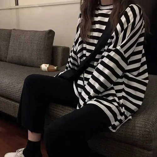 스트라이프의 아름다움이 돋보이는 캐주얼 티셔츠, 한국의 아름다움을 느끼세요! 추천