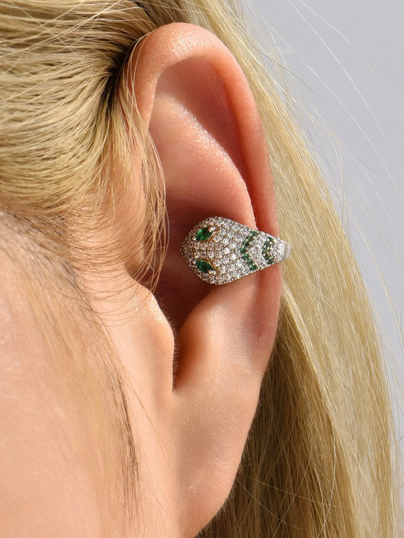 YCP New Original Design Fashion Trend Shining Micro-inlaid Zircon Green Eye Exotic Spirit Snake Ear Bone Clip Earrings 4