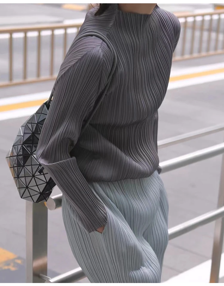 Miyake Pleated Half-high Neck Long-sleeved Women's T-shirt Slim Inner Head Set Classic Solid Bottoming Shirt Top 2025 Autumn New