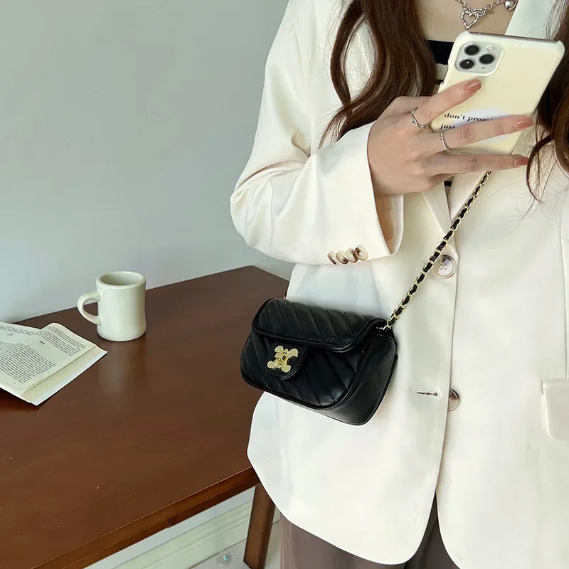 حقيبة كتف نسائية فاخرة بتصميم كروي، مع حزام كتف قا...