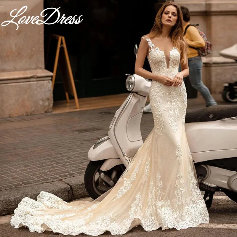 

LoveDress Boho Deep V-Neck Wedding Dress Sleeveless Lace Appliques Beach Mermiad Bride Gown Illusion Backless Button Sweep Train