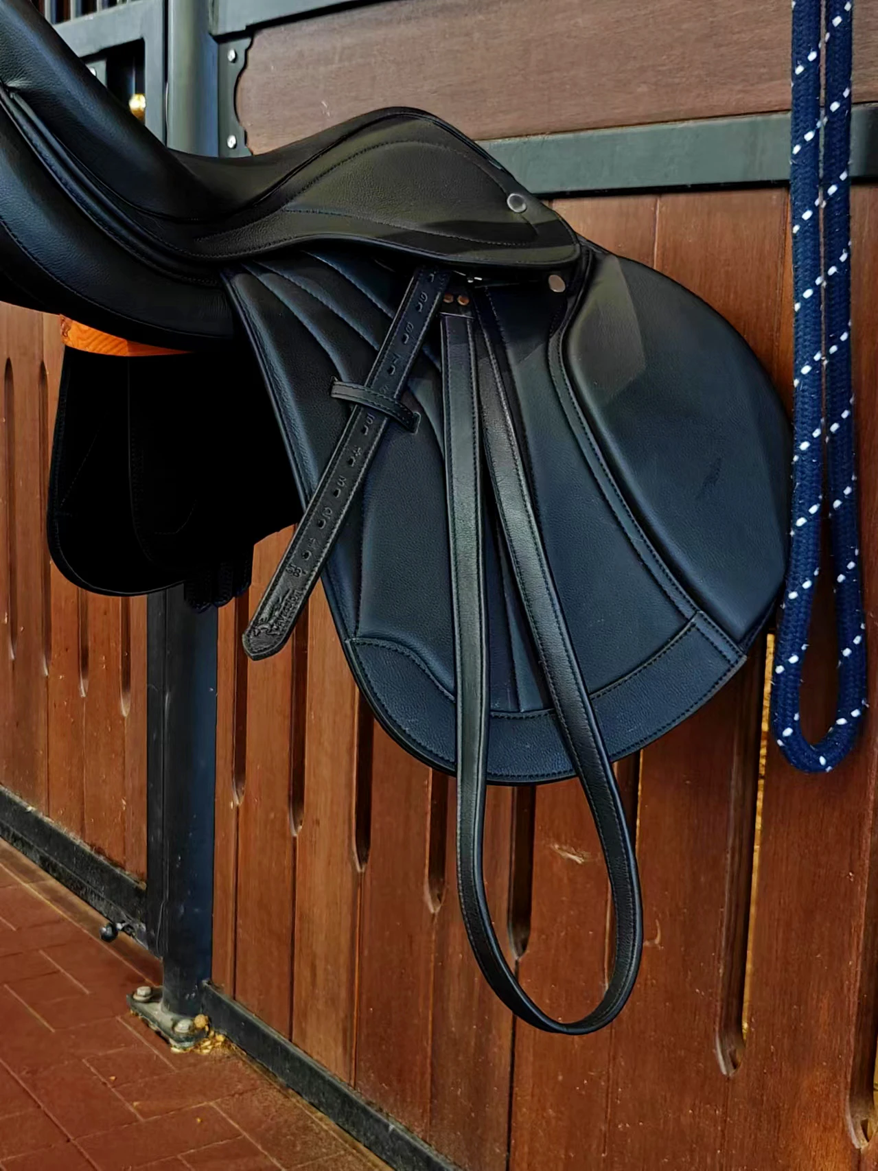 Cavassion good quality stirrup straps black color Cowhide strap ride horse light color equestrian equipments 3