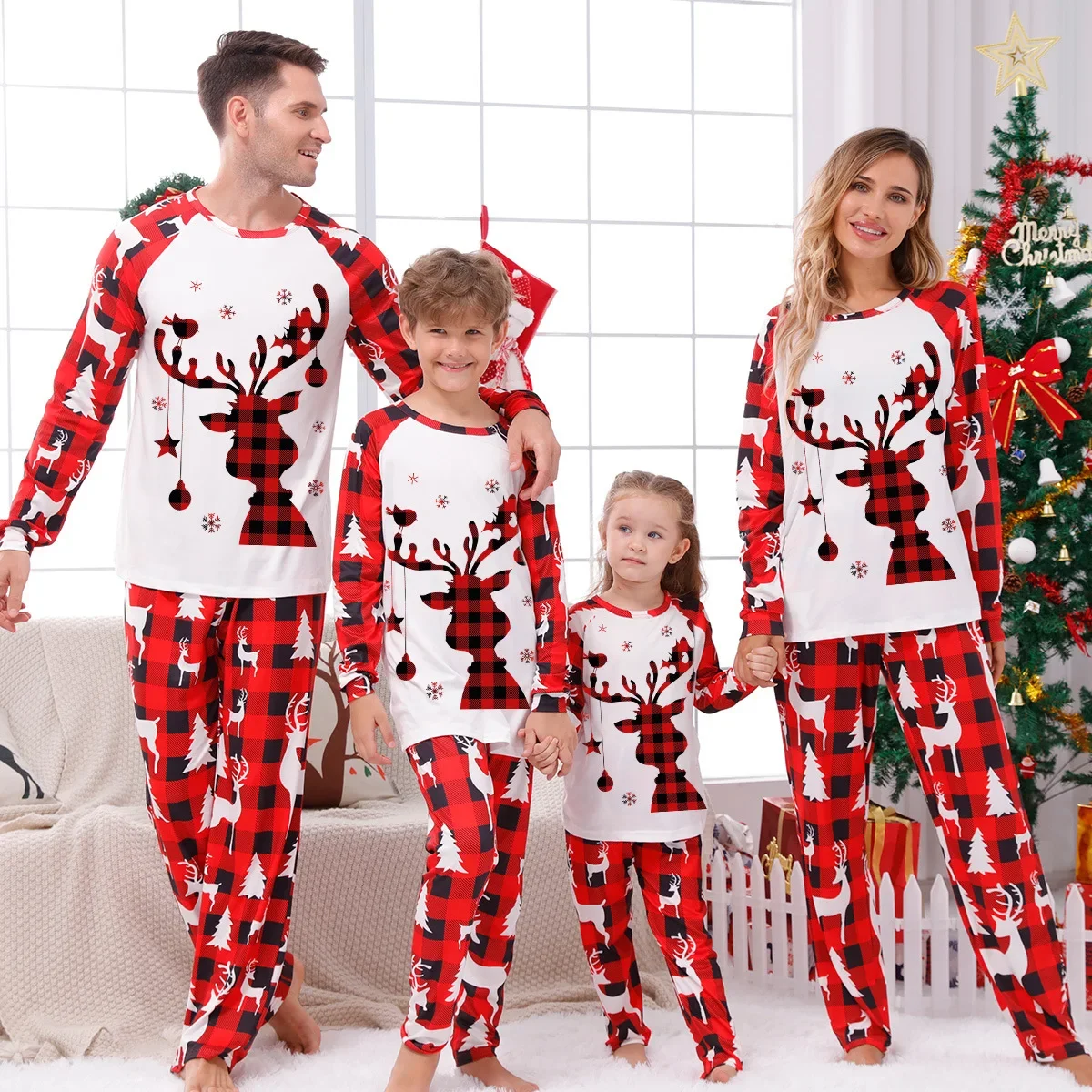 thumbnail image 4 of Conjunto de pijama con estampado de ciervo y alce navideño para mamá, hija, papá e hijo, conjunto suave y lindo de 2 piezas, ropa de dormir, look familiar navideño, 4 of 5