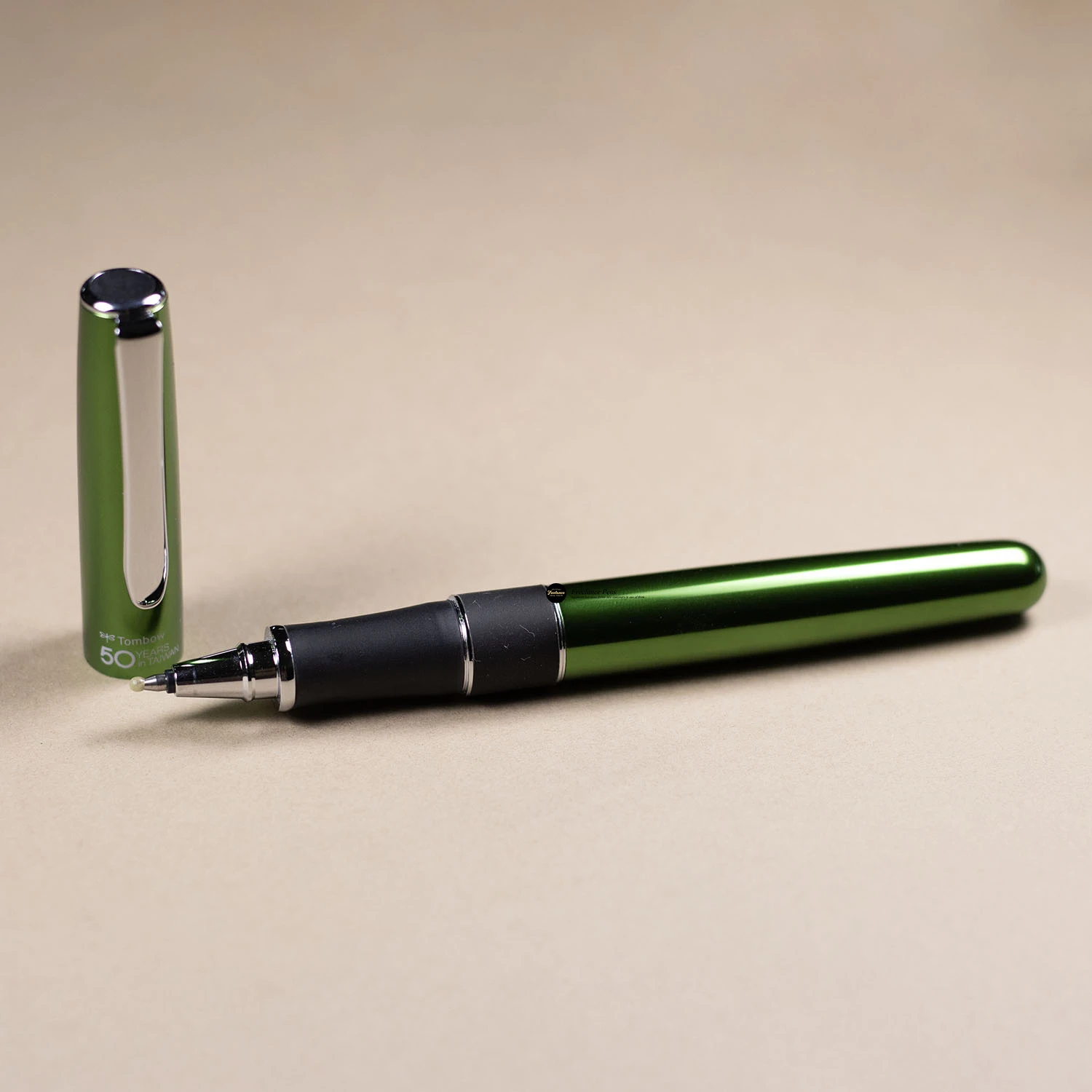 筆記具 roooms Amazon | 名入れ(英字ローマン体) ボールペン ジェット