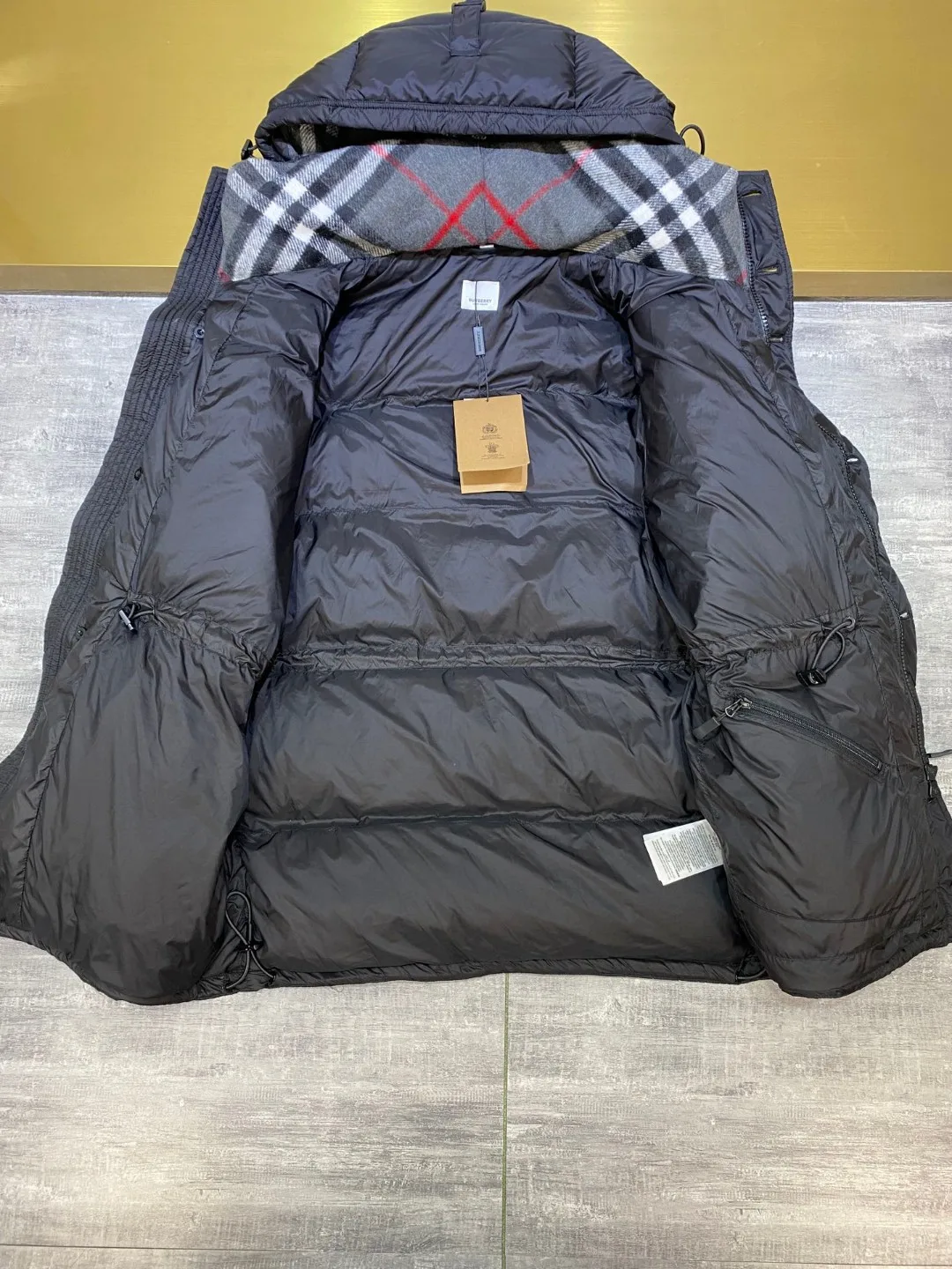 

Luxury Winter Warmth: Elevate Your Style with Premium Down Jackets. Explore Now! Women's winter down jacket