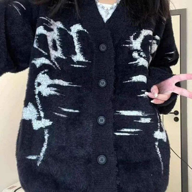 Рисунок 2 - QWEEK, черные винтажные свитера