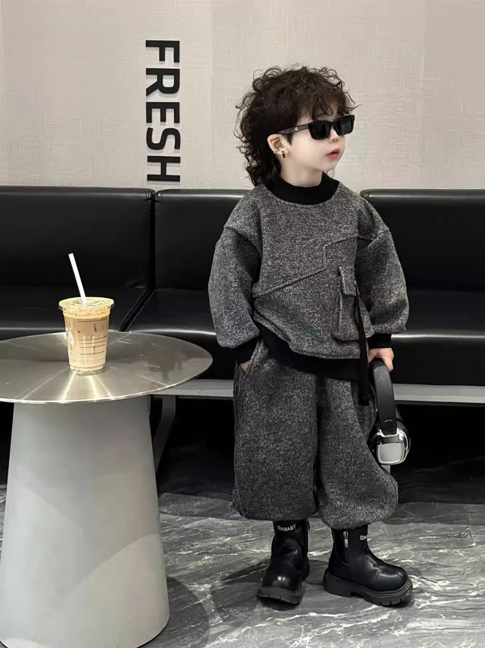 Neues Samt-Set für Kinder, 2026, Frühling und Herbst, Kapuzenpullover, koreanische Ausgabe, coole, hübsche Freizeithosen, Kinderkleidung, zweiteiliges Set, 4–12 Jahre – Detail 12