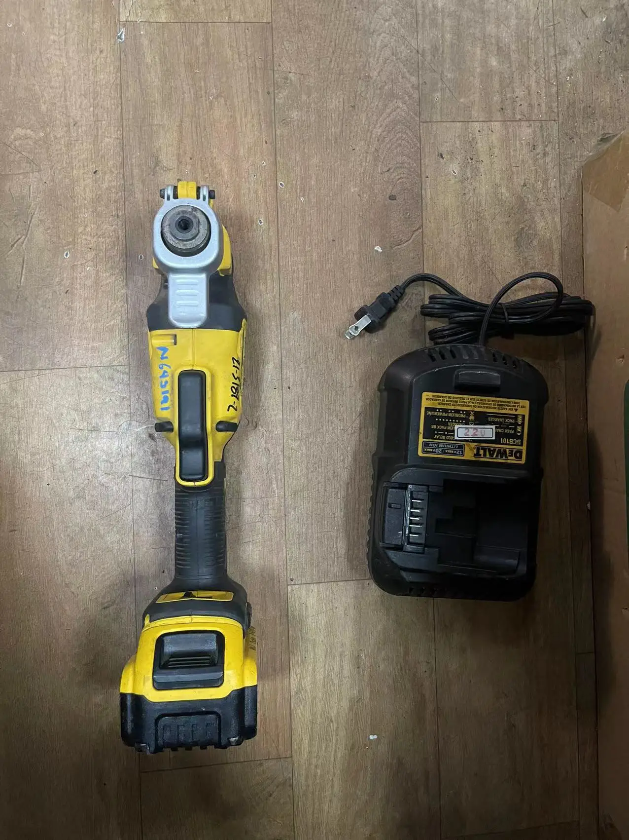 新品未使用】デウォルト DCS356C1 超高性能マルチツール DeWalt 新品未使用】デウォルト DCS356C1 超高性能マルチツール DeWalt
