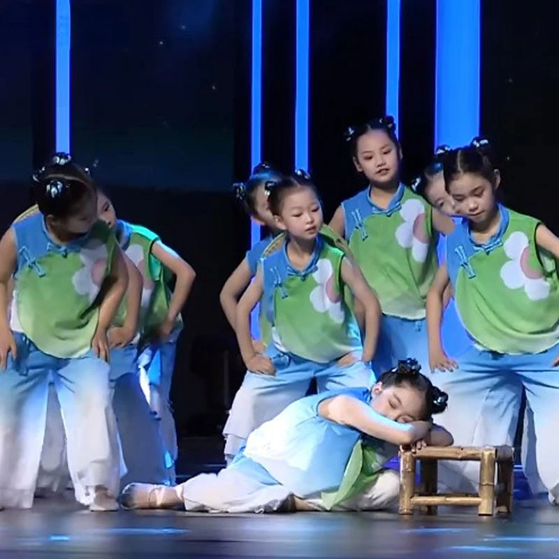 Ragazze Yangko Dance Stage Costumes Fan Dance Umbrella Yangko Abbigliamento Costumi Nazionali Classici Hanfu Abbigliamento Folk Dance Wear