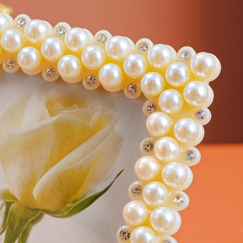 1PC, simple square pearl-shaped decorative photo frame, with a random photo frame for both horizontal and vertical use