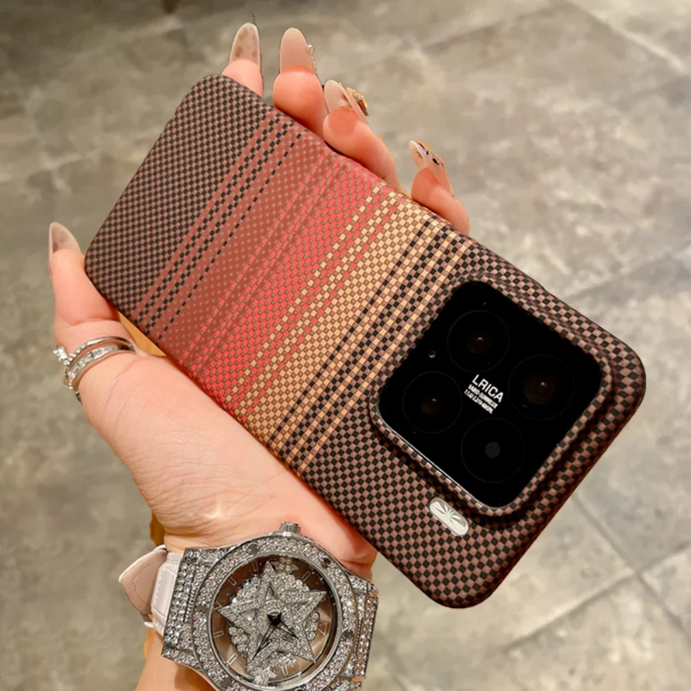 Sleek Carbon Fiber Magnetic Wireless Charging Case - Ultra-Thin & Shockproof