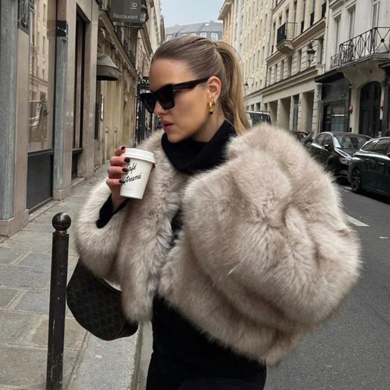 Iconic Street Fashion Week Luxury Brand Gardient Cropped Faux Fur Coat Women Winter 2024 Hot Cool Girls Fluffy Short Fur Jacket 4