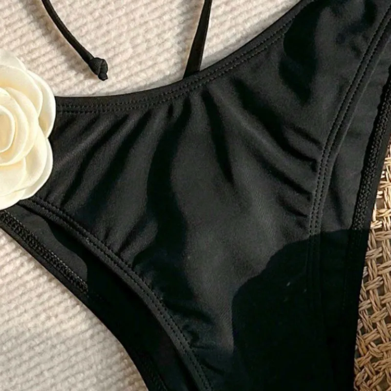 Рисунок 5 - Женский купальный костюм с цветочным принтом