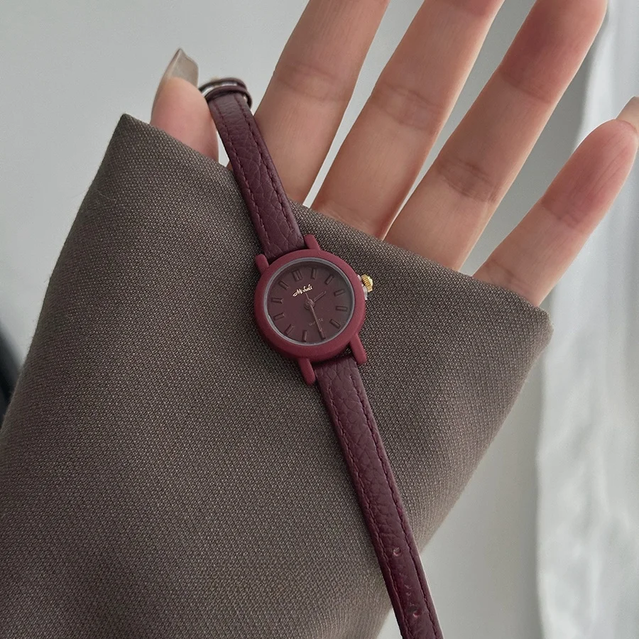 Genuine Leather 2025 New Women's Gift Red Retro Women's Watch Small Luxury Quartz Watch