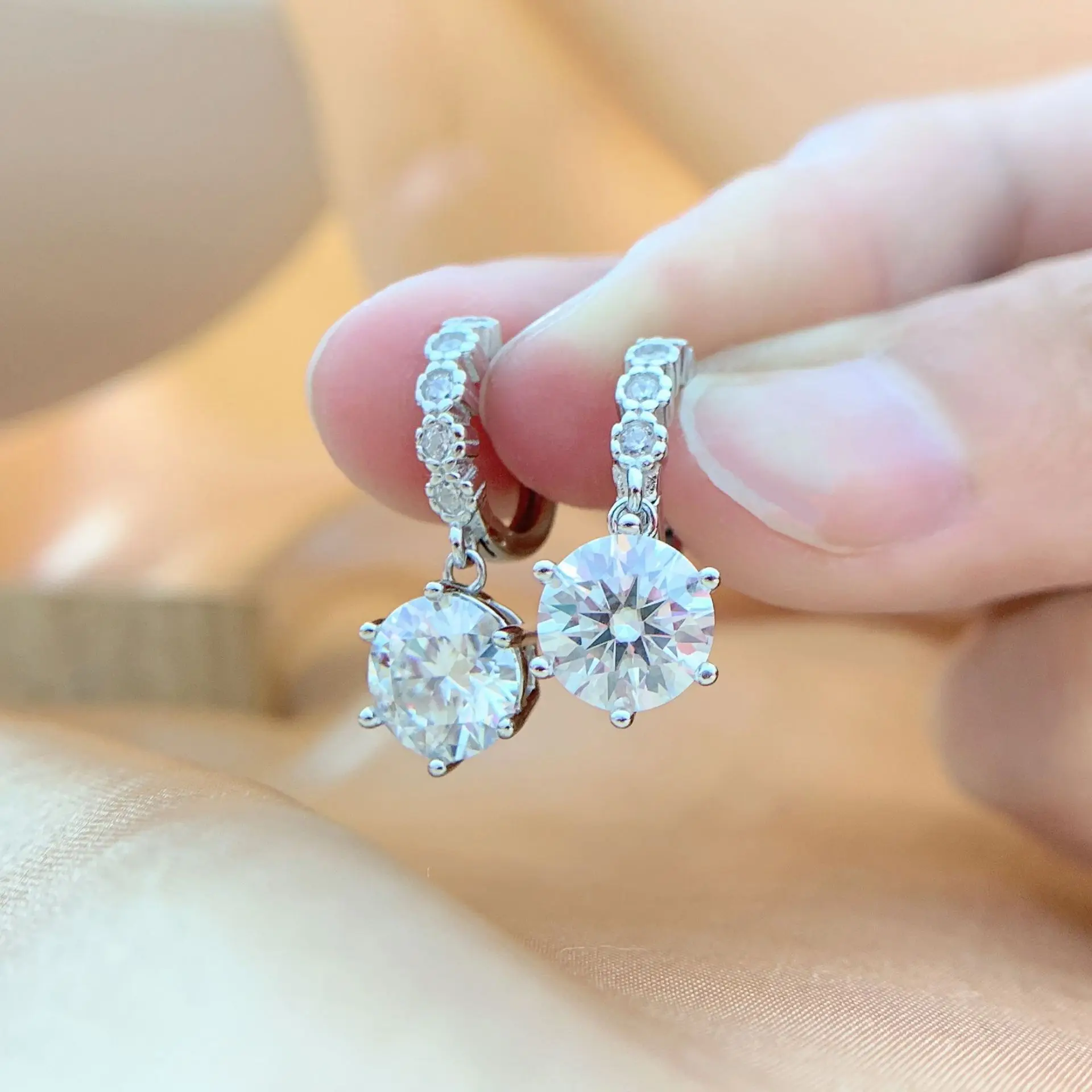 

Apaison 100% 925 Sterling Silver 1 Carat Full Moissanite Diamond Hoop Earrings For Women Luxury Wedding Party Fine Jewelry Gifts