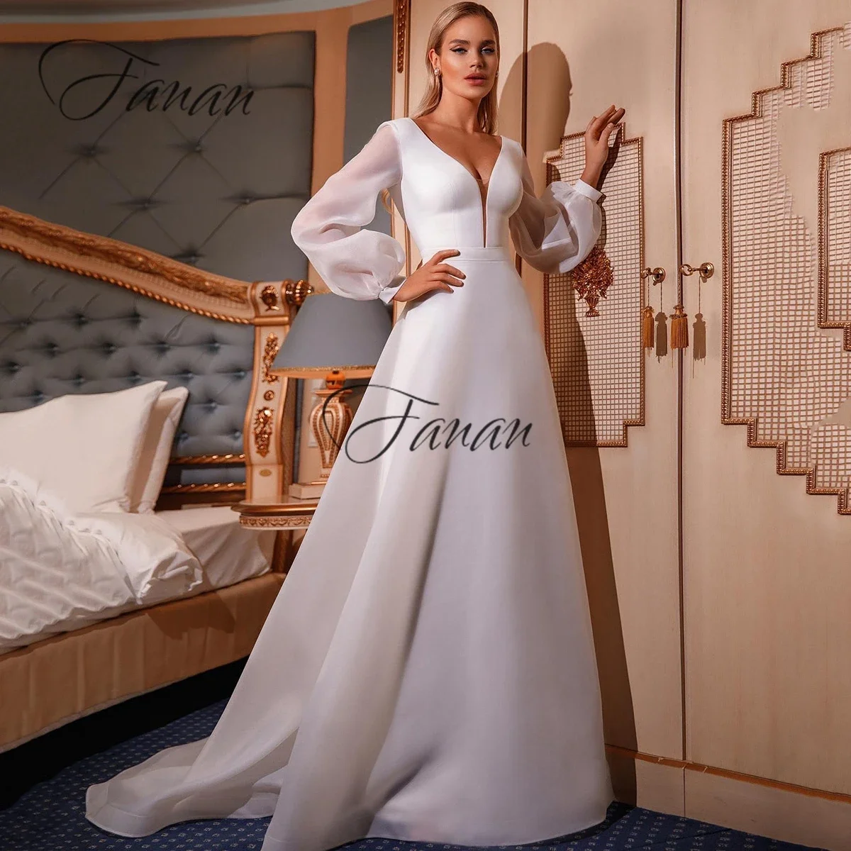 

Formal Illusion Long Sleeve Wedding Dresses Sweep Train Sexy V-Neck Organza Bride Pleated Women A-Line Celebrity Dress