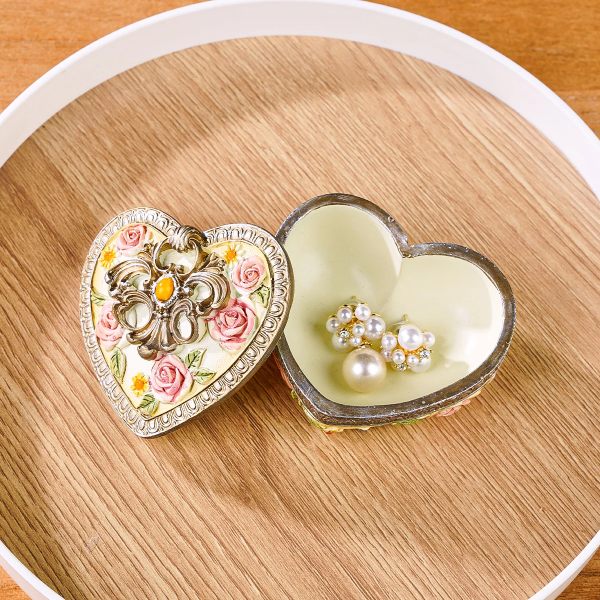 1PC, three-dimensional carved design resin material heart-shaped jewelry box, suitable for nail art, jewelry and jewelry display