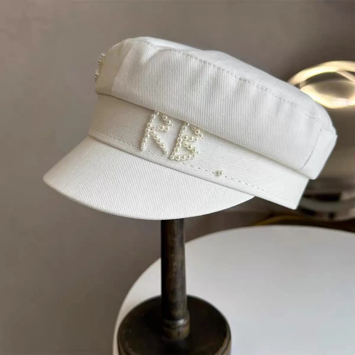 New Cotton Letter Decorative Embroidered Flat Top Navy Hat Korean Fashion Newsboy Cap Baker Boy Hat Visor for Mujer White Cap