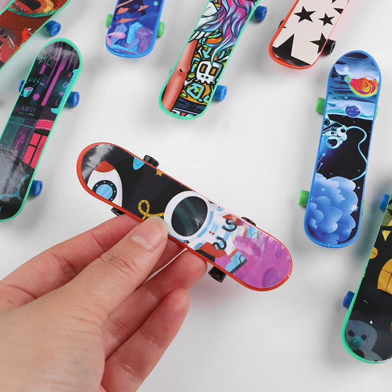 12/24pcs Finger Skateboard Toys Creative Fingertip Fingerboards Kids Boys Birthday Party Favors Pinata Fillers School Goody Gift