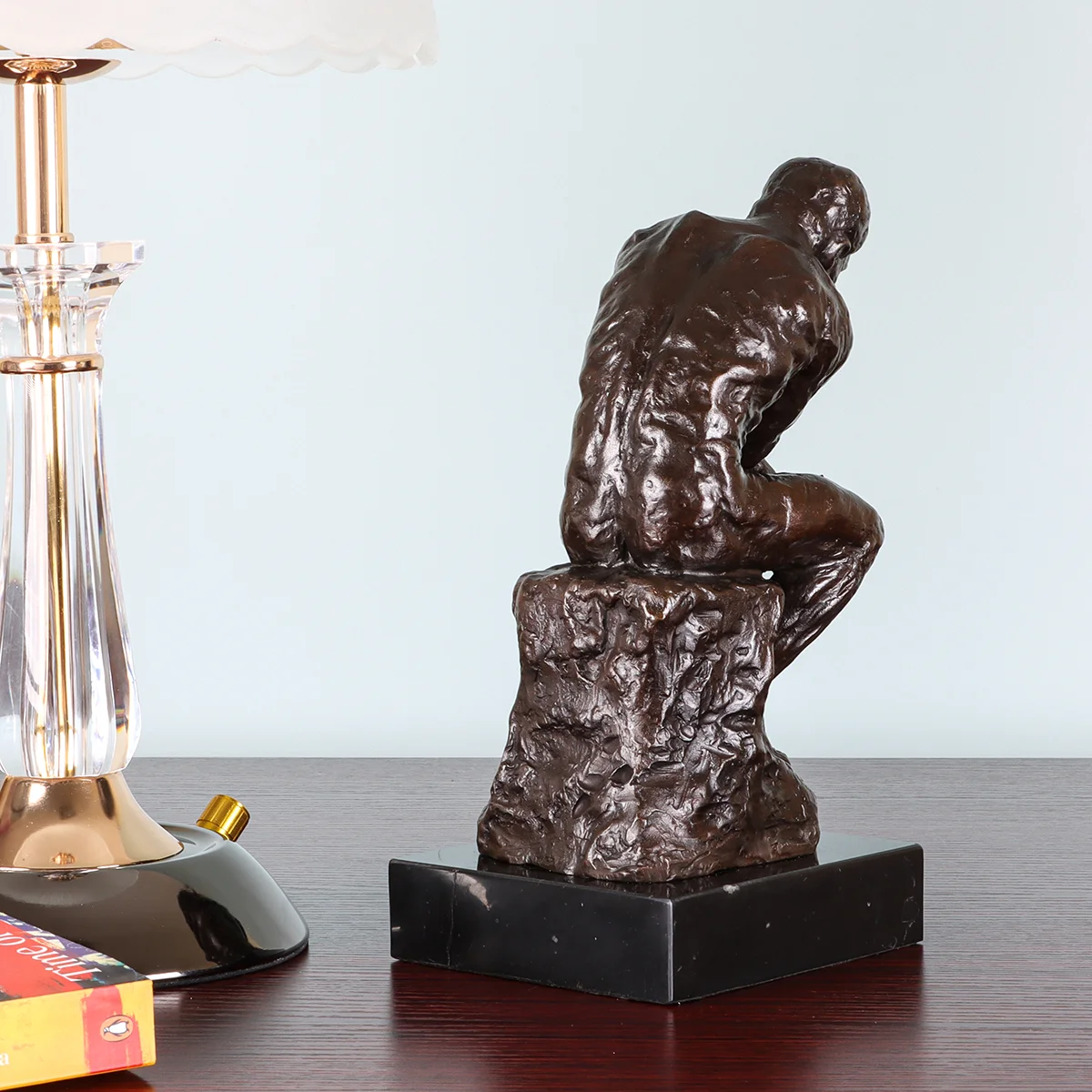 Estatua de The Thinker en bronce retro fundido en frío de primera calidad cobre 9.64 pulgadas estatua decorativa inspirada en el pensador de Rodin diseño de figura coleccionable de grado premium 