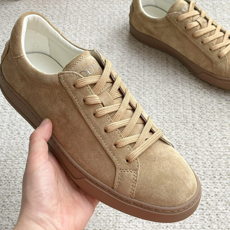 Рисунок 3 - Мужские замшевые кроссовки на шнуровке