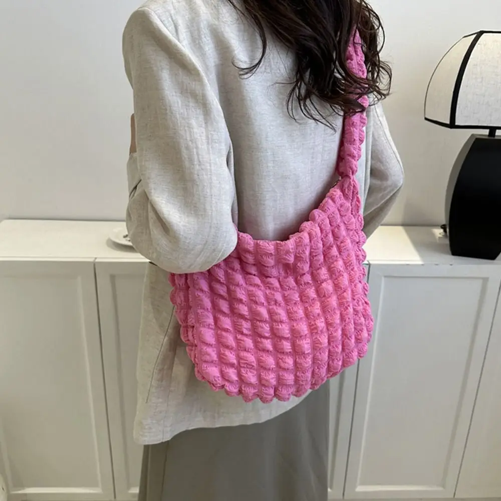 Bolsa de ombro acolchoada com padrão xadrez para mulher_voghion.com