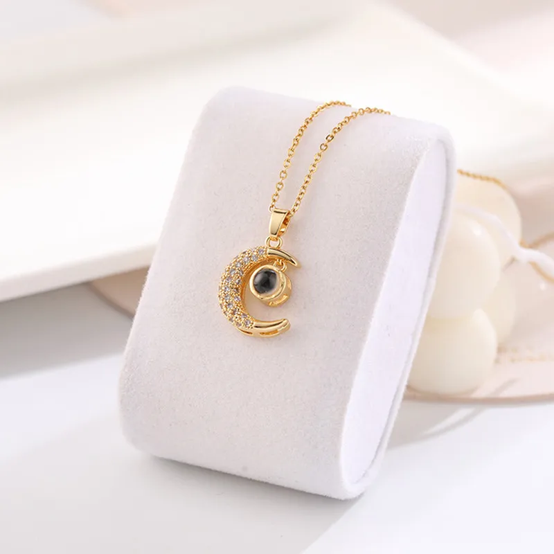 

Necklace for Women's Gilded Crystal Zircon Moon Projection Pendant Sweet Romantic Fashion Jewelry Couple Gift