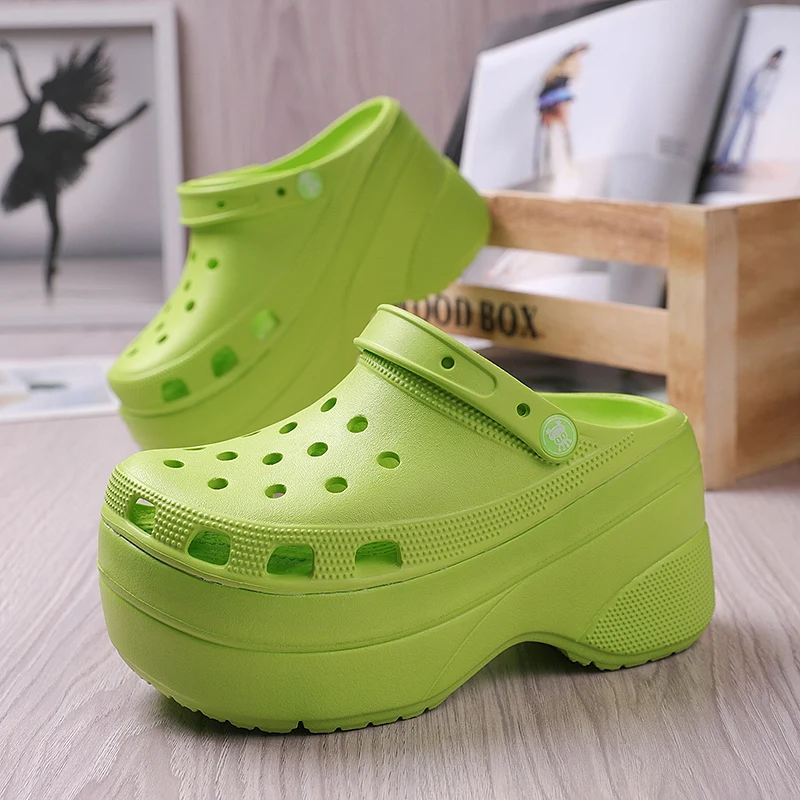 Сандалии Crocs женские на платформе, пляжные шлепанцы, клоги, черные, без  застежки, тапочки, 2023 - купить по выгодной цене | AliExpress