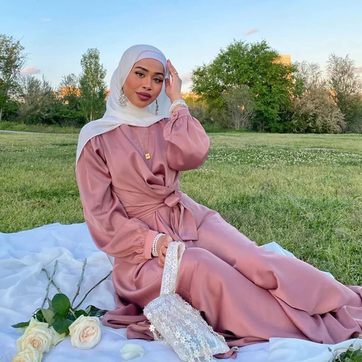 

Satin Abaya Dubai Turkey Muslim Fashion Robe Dress Plain Closed Belted Abayas for Women African Islam Modest Clothing Kaftan