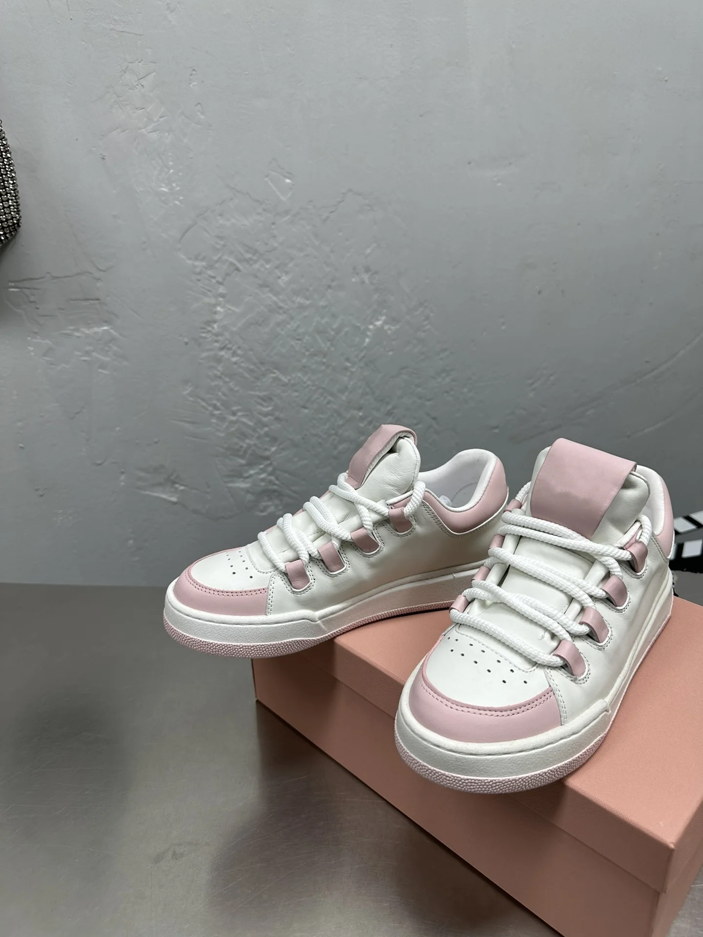 

Thick soled small white shoes for women's height increasing board shoes, sports and leisure leather classic versatile shoes