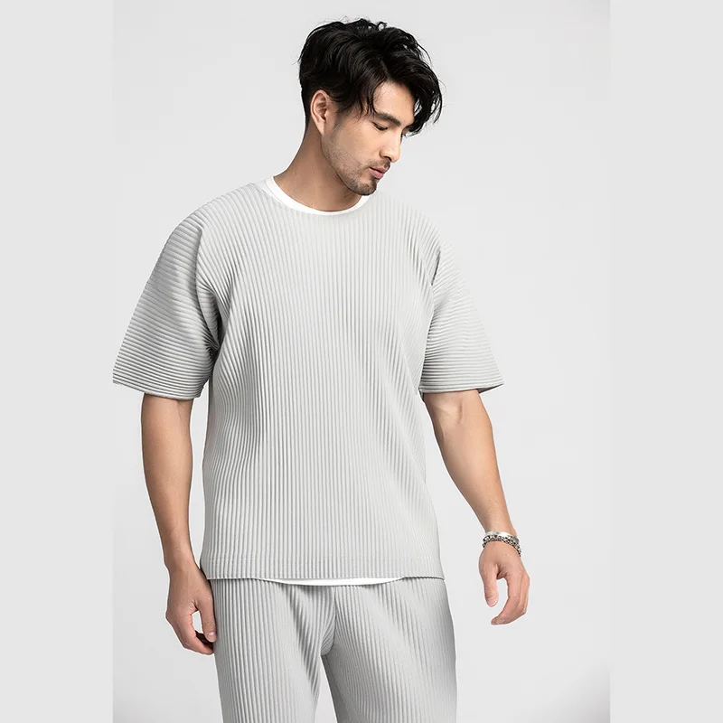 

Wear Men's Japanese Fold Fabric Thin Styleloose Round Collar Short Sleeve Pletaed T-shirt For Male Stretch Casual Tee Y3070