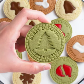 9Pcs 3D Christmas Cookie Cutters Biscuit Mold Santa Snowman Tree Elk Cookie Mould Stamp Xmas New Year Party Decor Baking Tools 1