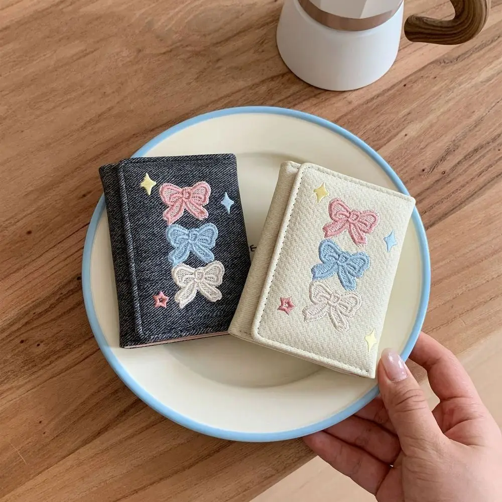 Portafoglio Portatile in Pelle PU con Fiocco Ricamato, Porta Carte in Pelle Ricamata, Portafoglio a Tre Ante alla Moda per Scuola - immagine 2