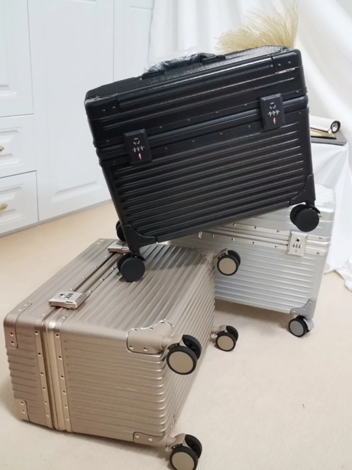 8-Inch Aluminum Frame Suitcase M Travel Lage Carry-On Photoaphy Box Fem Travel Universal Wheel Flip Cover Pull Bar