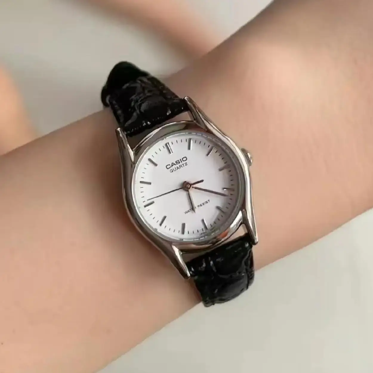 Рисунок 4 - Кварцевые женские часы Casio L