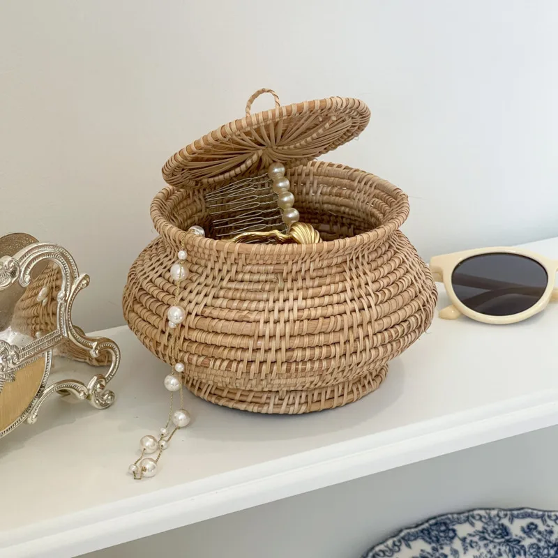 

Корзина из натурального ротанга с крышкой, соломенная корзина для хранения мелочей в гостиной, кухни, имбиря, чеснока, фруктов