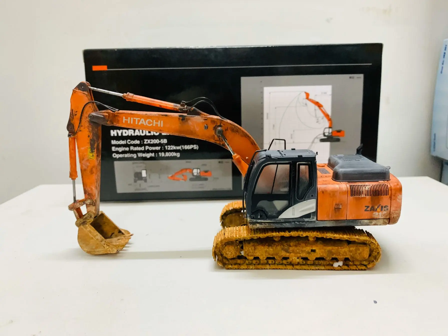 

Zaxis 210-5 Excavator Hydraulic Excavator Muddy Edition 1/50 Die-Cast Model New in Box