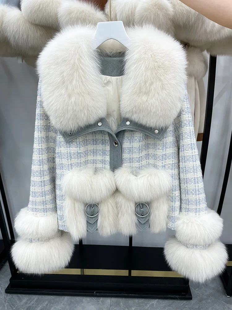 

Женский пуховик с воротником из натурального Лисьего меха