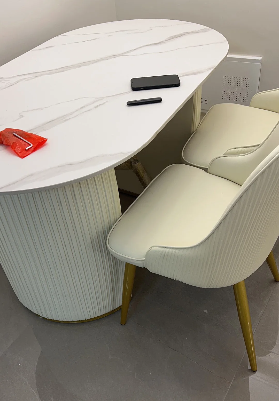 Description Picture 3 of itemEuropean Slate Dining Tables Modern Restaurant Furniture High-end Home Cafe White Dining Table Designer Oval Negotiation Table