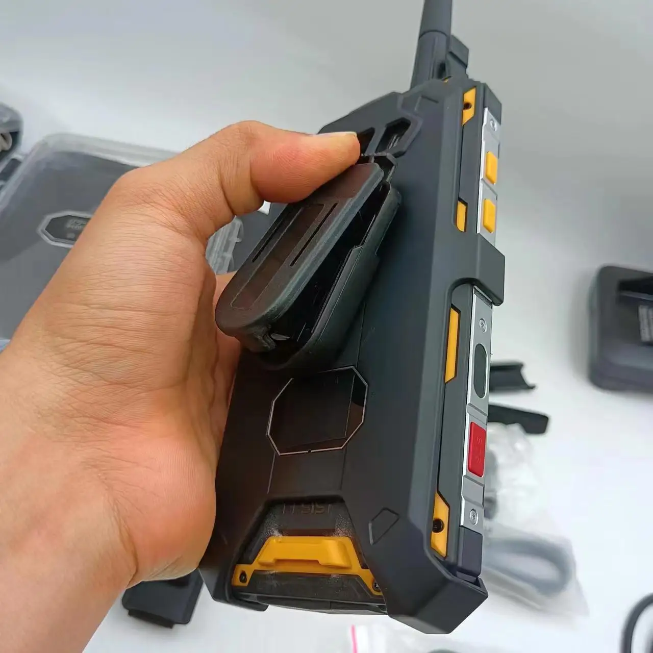 Zello Walkie talkie IP68 UHF 400-470mhz phone 6
