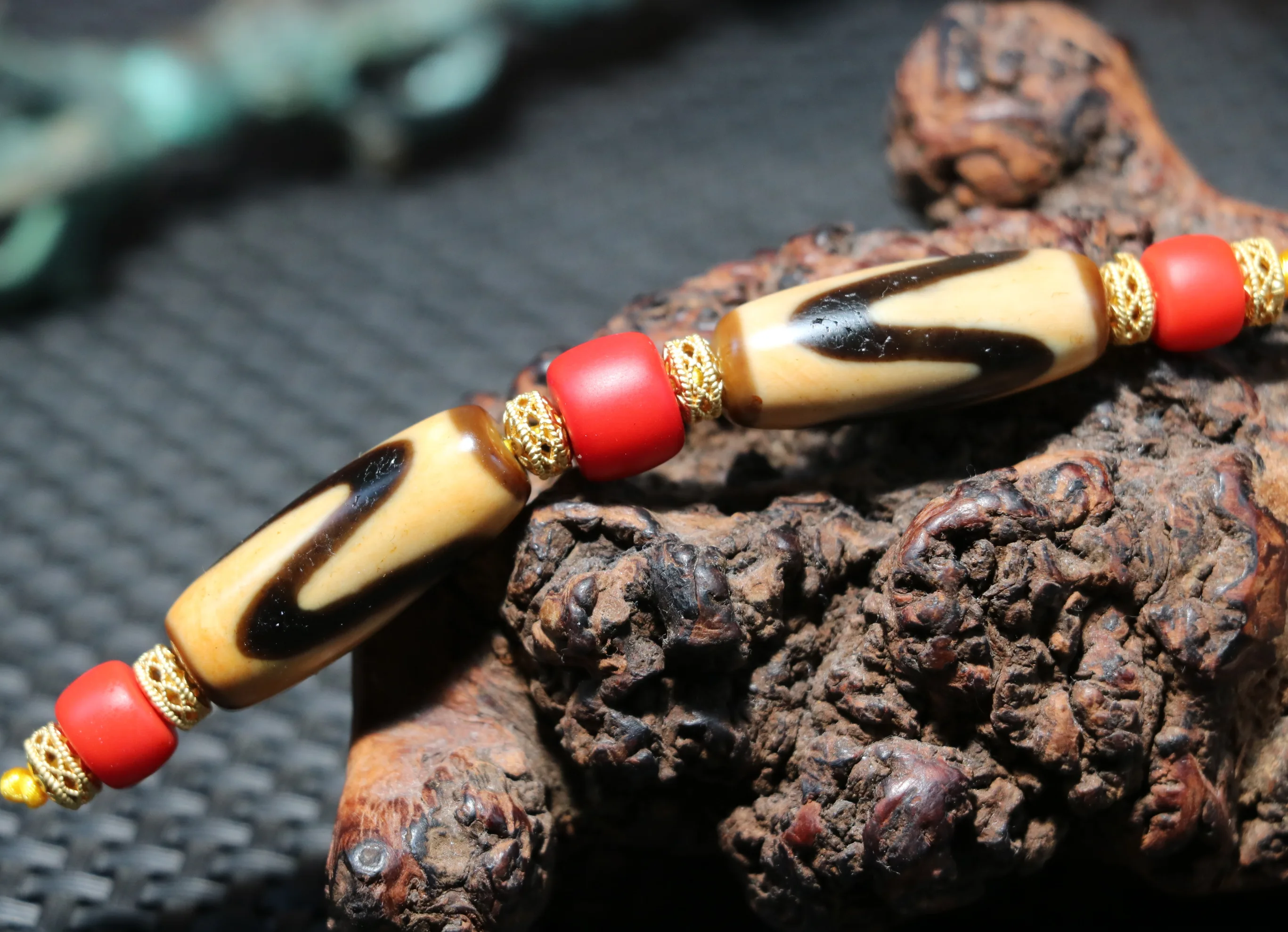 

An Ultra A Pair of Magic Power Tibetan Old Agate Oily Ivory Color Tiger Tooth dZi Bead 5A LKbrother Talisman 5A
