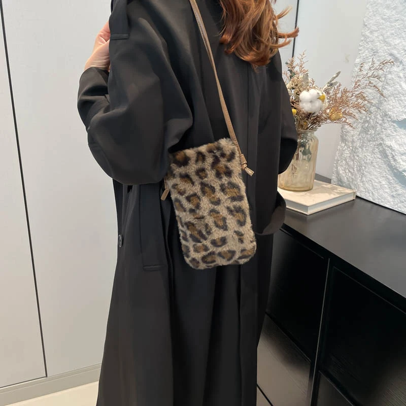 Fashion New Solid Color Shoulder Underarm Bag Women Plush Soft Autumn Winter Fashion Fluffy Totes Handbag Lady Travel Purse