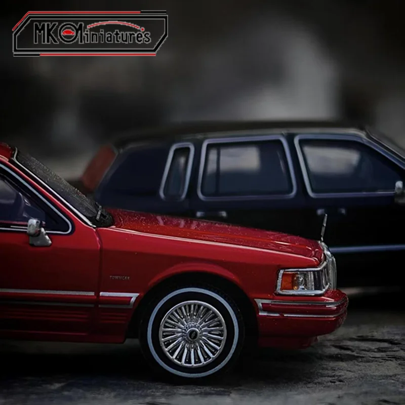 New In Stock Mk 1:64 Lincoln Town Car Hec Limited Edition