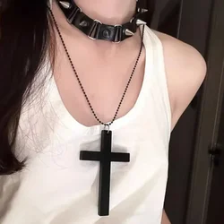 Elegant Y2K Layered Cross Necklace with Collarbone Chain Design (Black)